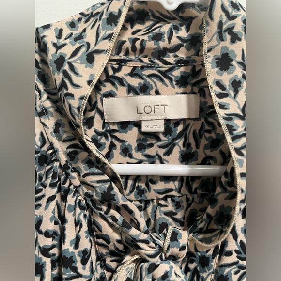 {LOFT} blouse tanktop floral front tie detail cream blue floral print size XS - Picture 2 of 5